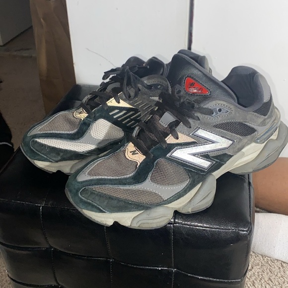 Men New Balance 9060 sneakers - Picture 2 of 4